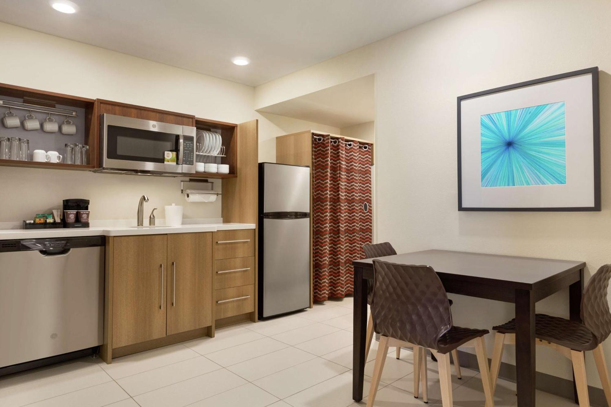 One-Bedroom King Suite - Non-Smoking